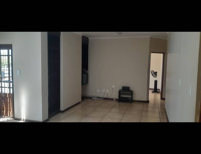65M² OFFICE TO LET IN KENLEAF